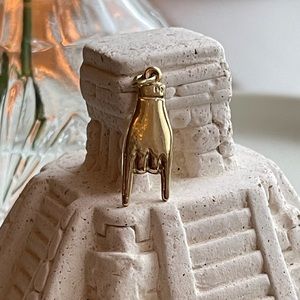 Vintage Italian Mano Cornuto 14k gold charm/pendant